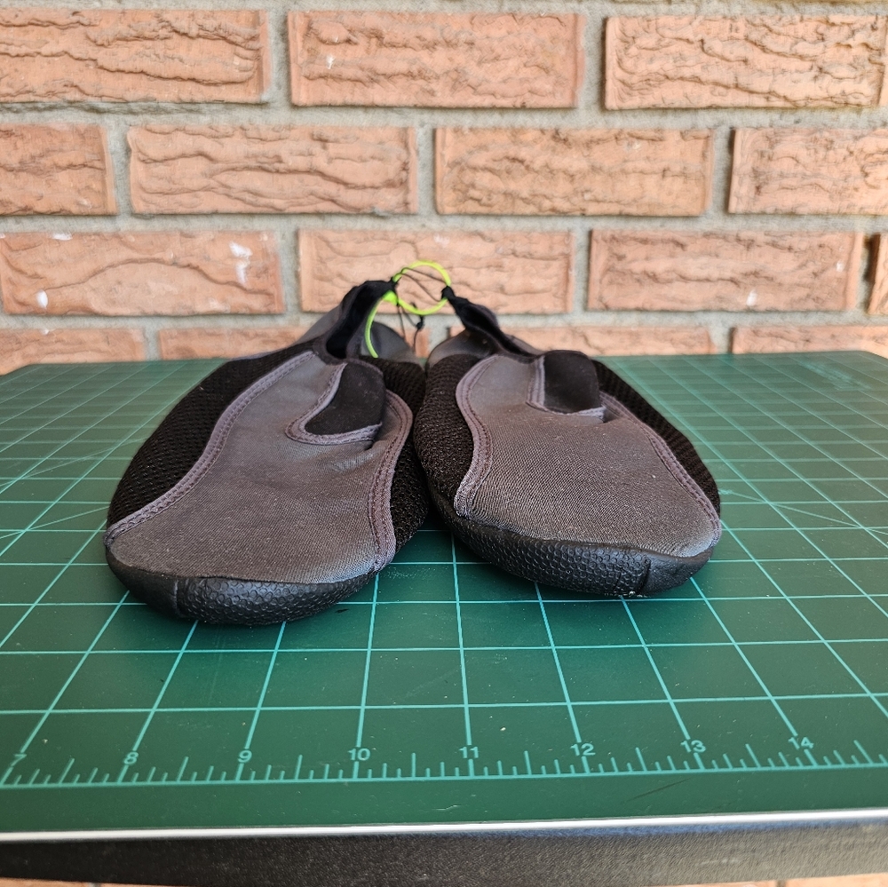 Mens Water Shoes Size XL